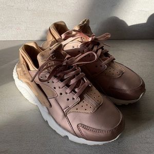 Nike rose gold huaraches